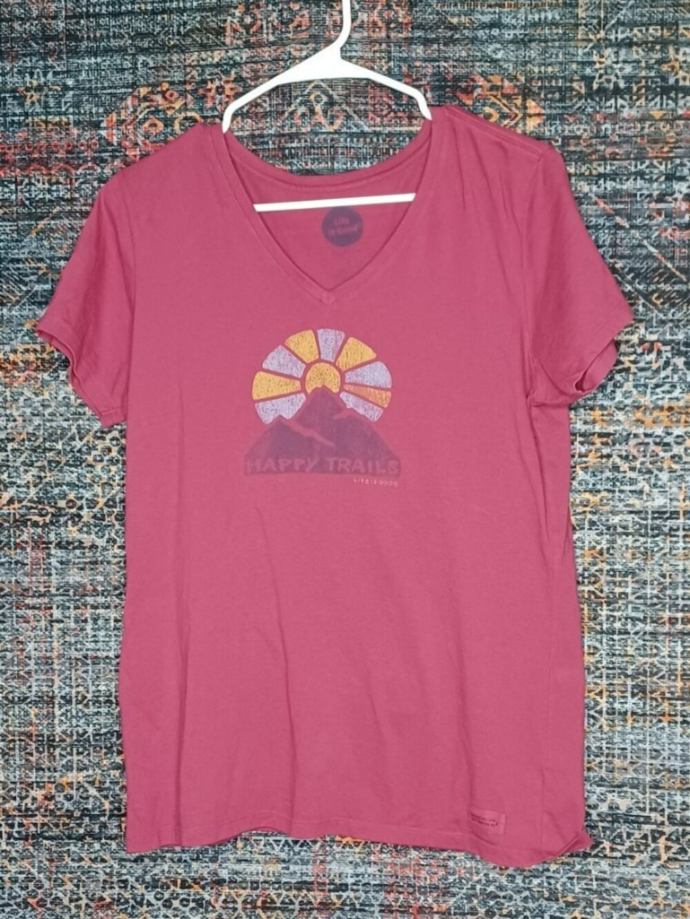 Life is Good womens magenta Happy Trails vneck Crusher hiking tee M EUC